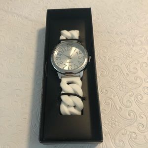 🆕 Avon White Link Watch
